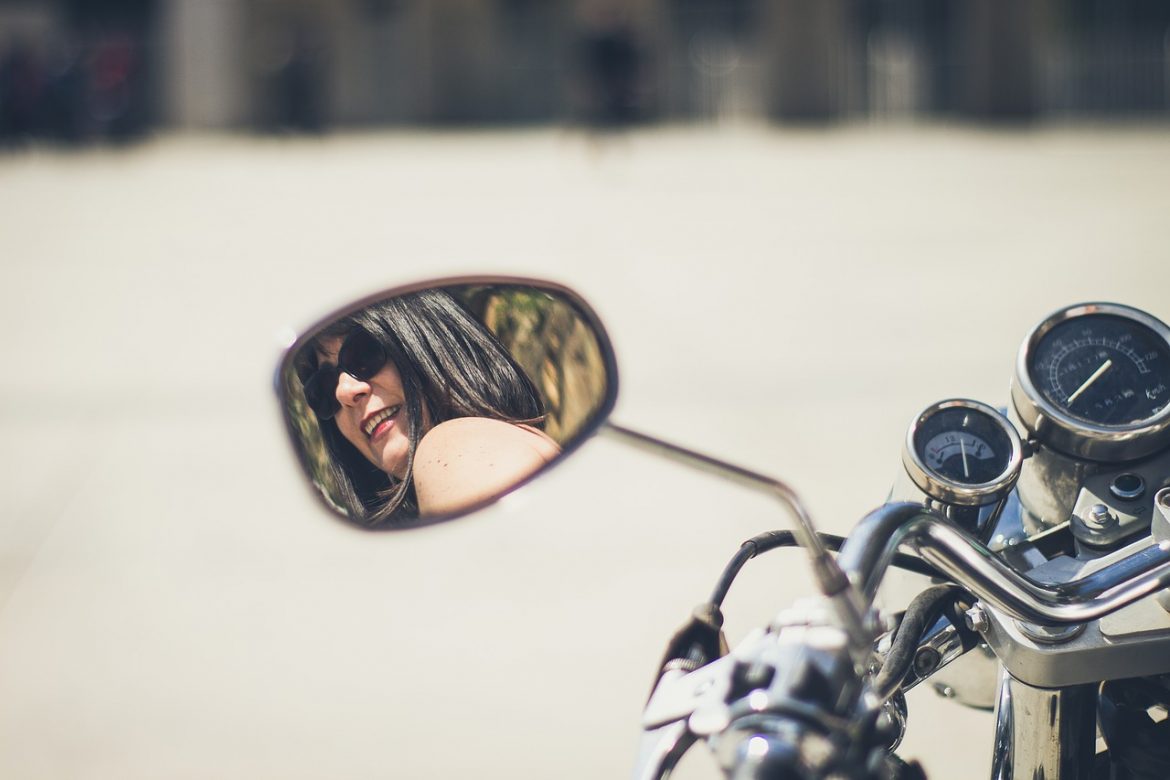 coiffure femme moto